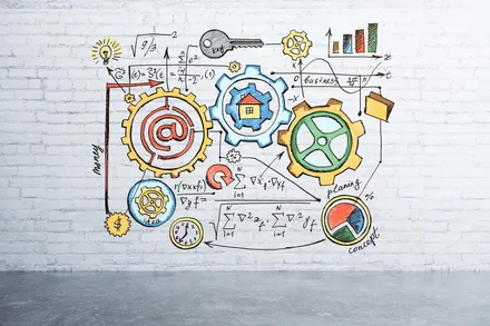 Parede de tijolos brancos com desenhos coloridos de engrenagens, gráficos e fórmulas representando estratégia de marketing digital